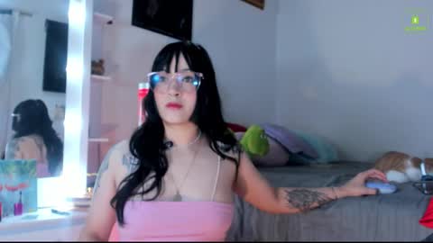 Snapshot of mia_starss chatting on 11/18/25, 01:44 Mia online show from 11/18/25, 01:44