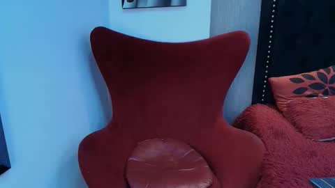 Mia online show from 12/16/25, 05:12