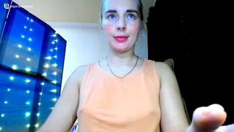 Snapshot of mia_sunnyy chatting on 12/17/24, 11:38 Mia. online show from 12/17/24, 11:38