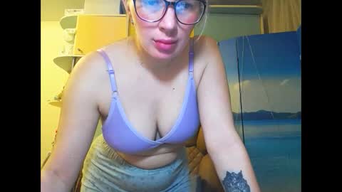 Snapshot of mia_sunnyy chatting on 11/14/25, 09:35 Mia. online show from 11/14/25, 09:35