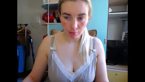 Snapshot of mia_sunnyy chatting on 02/21/26, 01:56 Mia. online show from 02/21/26, 01:56