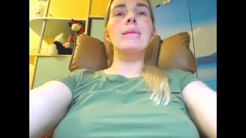 Snapshot of mia_sunnyy chatting on 04/12/26, 07:30 Mia. online show from 04/12/26, 07:30
