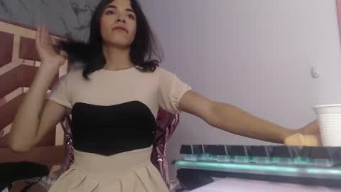 Snapshot of mia_swift_ch chatting on 09/23/25, 04:15 mia_swift_ch online show from 09/23/25, 04:15