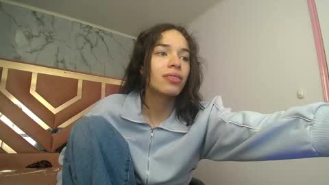 Snapshot of mia_swift_ch chatting on 11/13/25, 03:00 mia_swift_ch online show from 11/13/25, 03:00