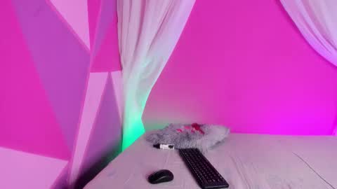 Mia online show from 11/27/25, 11:56