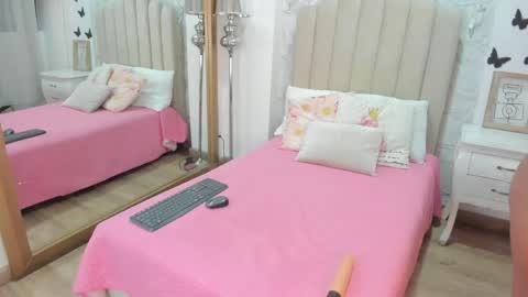 Snapshot of mia_tentacion__ chatting on 05/04/26, 03:46 mia_tentacion__ online show from 05/04/26, 03:46