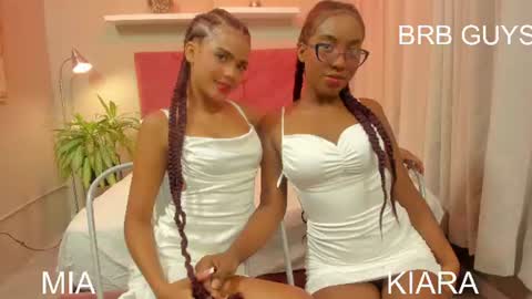 Snapshot of mia_velve chatting on 06/24/26, 11:42 Mia online show from 06/24/26, 11:42