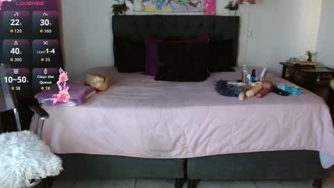 MIA  online show from 09/21/25, 02:51