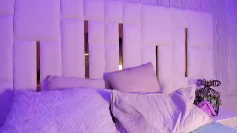 mia_vy online show from 10/12/25, 02:54