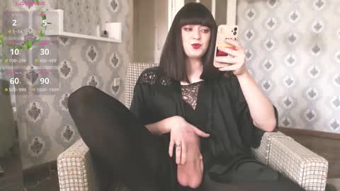 mia_wallase online show from 10/11/25, 04:27