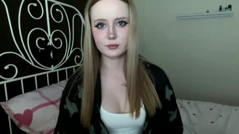 mia_wellis online show from 04/25/26, 07:22