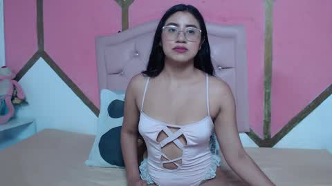 Snapshot of mia_wilsom chatting on 10/20/25, 11:21 Mia online show from 10/20/25, 11:21
