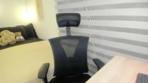 Mia   online show from 05/13/26, 07:55