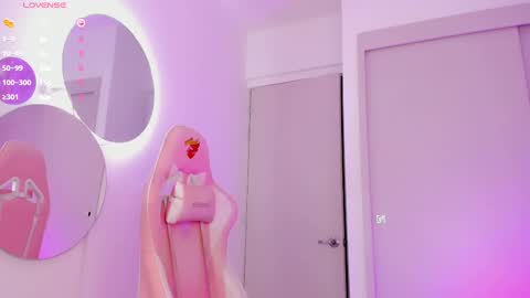 Snapshot of mia_yourmommy chatting on 02/22/25, 10:29     online show from 02/22/25, 10:29