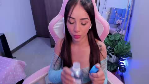 Snapshot of miaa_06 chatting on 02/19/25, 01:40 mia  nicolle online show from 02/19/25, 01:40