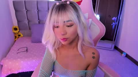 Snapshot of miaa_06 chatting on 09/14/25, 12:59 mia  nicolle online show from 09/14/25, 12:59