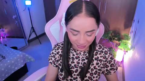 mia  nicolle online show from 11/11/25, 11:49