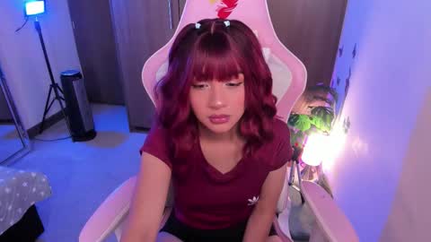 mia  nicolle online show from 11/28/25, 10:01