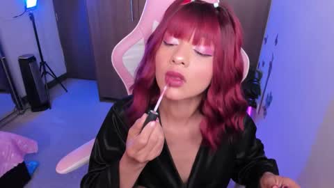 mia  nicolle online show from 12/22/25, 02:19