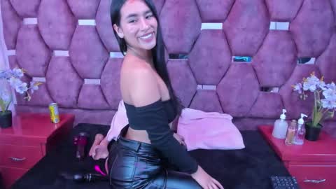 Snapshot of miaa_davis_ chatting on 11/28/25, 03:09 miaa_davis_ online show from 11/28/25, 03:09
