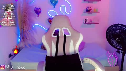 Snapshot of miaa_foxx_ chatting on 02/06/25, 03:48 Mia online show from 02/06/25, 03:48