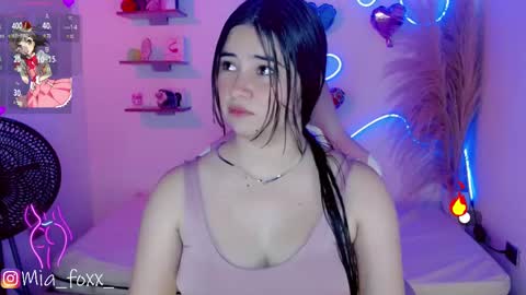 Snapshot of miaa_foxx_ chatting on 02/16/25, 09:05 Mia online show from 02/16/25, 09:05