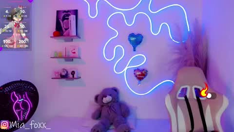 Snapshot of miaa_foxx_ chatting on 02/19/25, 12:25 Mia online show from 02/19/25, 12:25