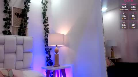 Snapshot of miaa_gh1 chatting on 06/17/26, 11:23 Mia online show from 06/17/26, 11:23