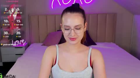 Snapshot of miaa_hill chatting on 06/08/26, 11:10 Mia online show from 06/08/26, 11:10