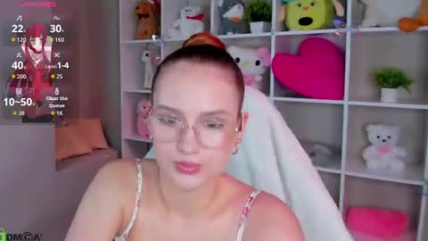 Snapshot of miaa_hill chatting on 06/11/26, 10:46 Mia online show from 06/11/26, 10:46
