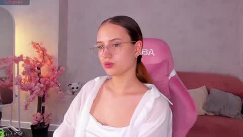 Snapshot of miaa_hill chatting on 06/16/26, 11:02 Mia online show from 06/16/26, 11:02