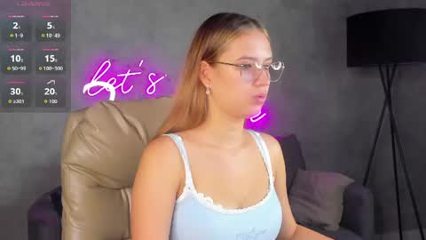 Snapshot of miaa_hill chatting on 07/29/26, 09:40 Mia online show from 07/29/26, 09:40
