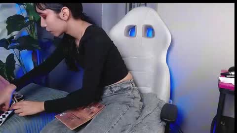 miaa_lee777 online show from 10/16/25, 08:54