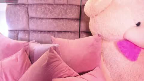 Snapshot of miaa_quinn chatting on 12/16/25, 02:49 miaa_quinn online show from 12/16/25, 02:49