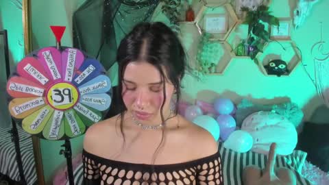 Snapshot of miaa_rose__ chatting on 02/11/25, 03:18 Miaa online show from 02/11/25, 03:18