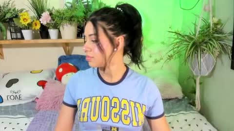 Snapshot of miaa_rose__ chatting on 10/21/25, 05:46 Miaa online show from 10/21/25, 05:46