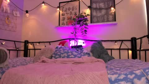 Snapshot of miaa_rose__ chatting on 04/14/26, 06:47 Miaa online show from 04/14/26, 06:47