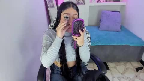 Snapshot of miaa_scott chatting on 09/17/25, 01:02 online show from 09/17/25, 01:02