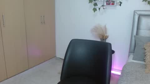 Snapshot of miaa_star_1x chatting on 04/20/26, 10:51 miaa_star_1x online show from 04/20/26, 10:51