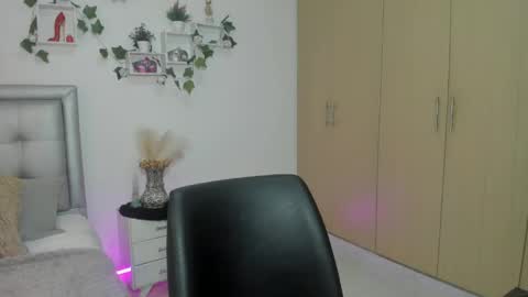 Snapshot of miaa_star_1x chatting on 06/03/26, 10:40 miaa_star_1x online show from 06/03/26, 10:40
