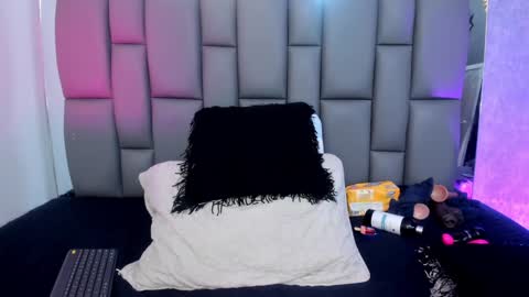 Mia online show from 01/21/25, 12:07