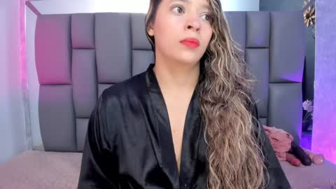 Mia online show from 02/01/25, 12:05