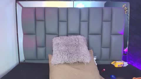 Mia online show from 11/18/25, 12:09