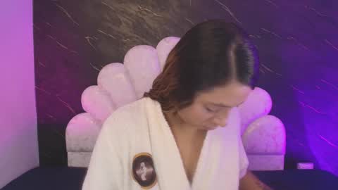 Mia online show from 05/01/26, 12:10