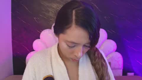 Mia online show from 05/07/26, 12:10
