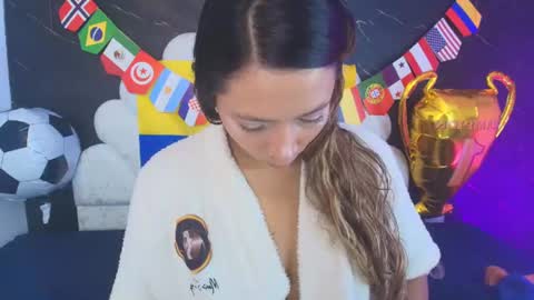 Mia online show from 06/24/26, 12:04