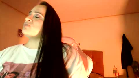 Snapshot of miaabrownn chatting on 09/15/25, 10:54 MIA online show from 09/15/25, 10:54