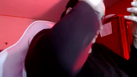 Snapshot of miaabrownn chatting on 09/17/25, 11:06 MIA online show from 09/17/25, 11:06