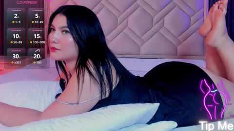 Snapshot of miaafarrel chatting on 09/23/25, 08:01 Miaa Farrel online show from 09/23/25, 08:01