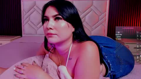 Snapshot of miaafarrel chatting on 10/21/25, 07:36 Miaa Farrel online show from 10/21/25, 07:36